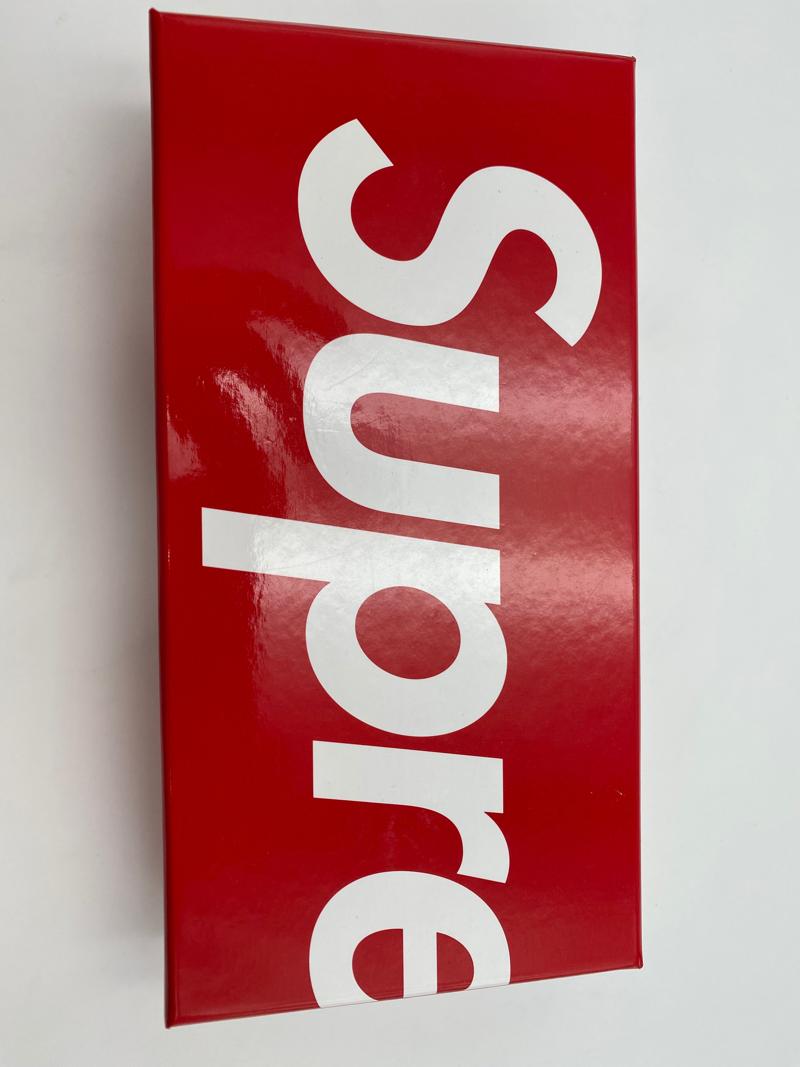 SUPREME SPRAY PAINT