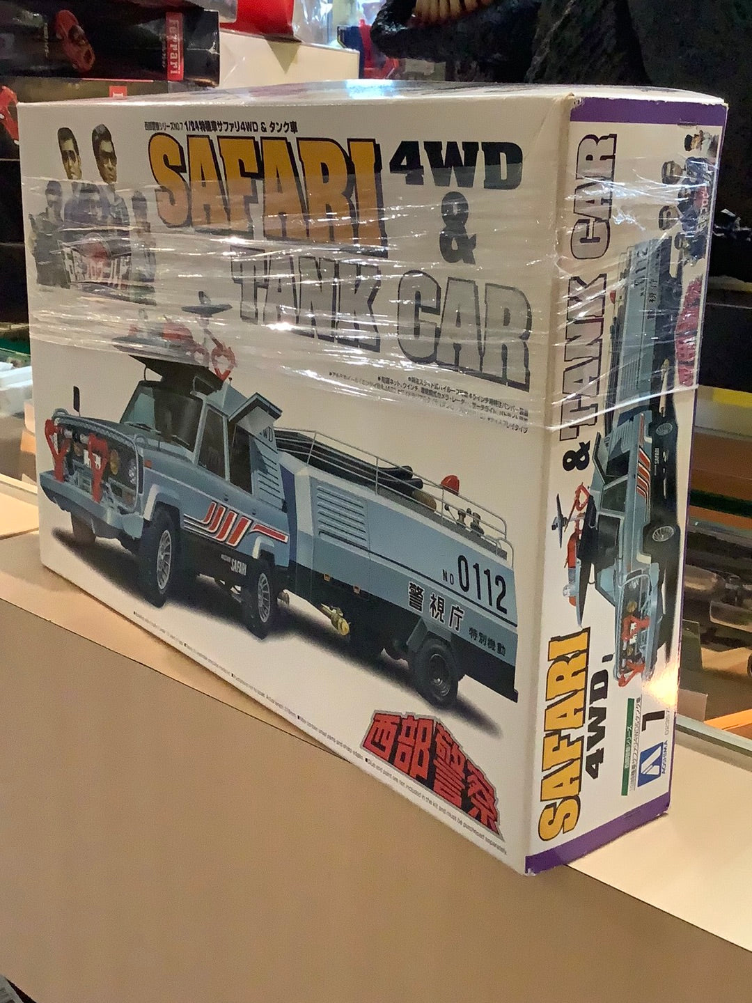 safari 4wd and tank car model kit