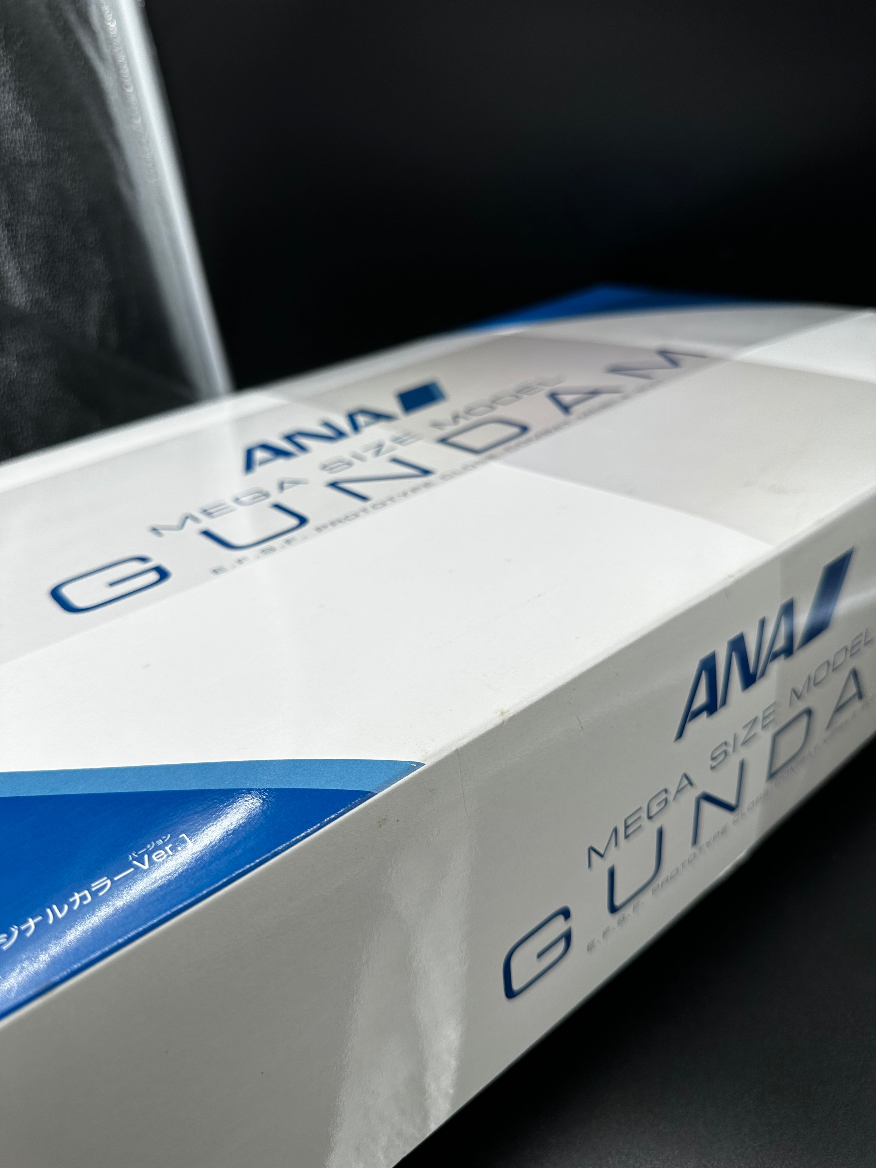 ANA x GUNDAM mega size model
