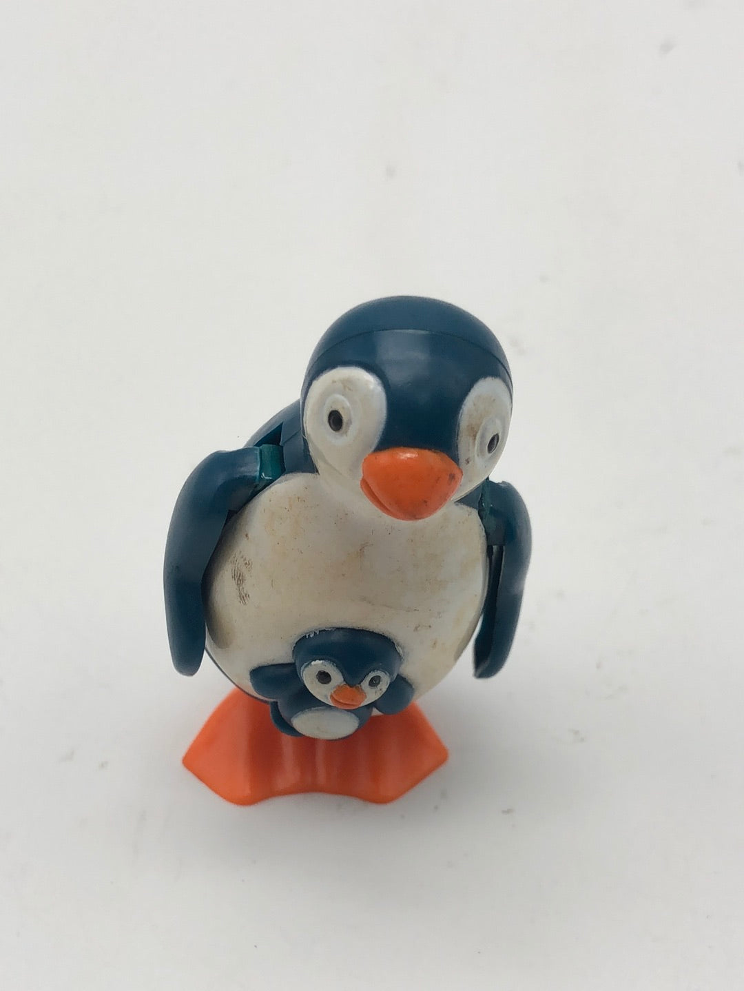 Penguin and bby penguin