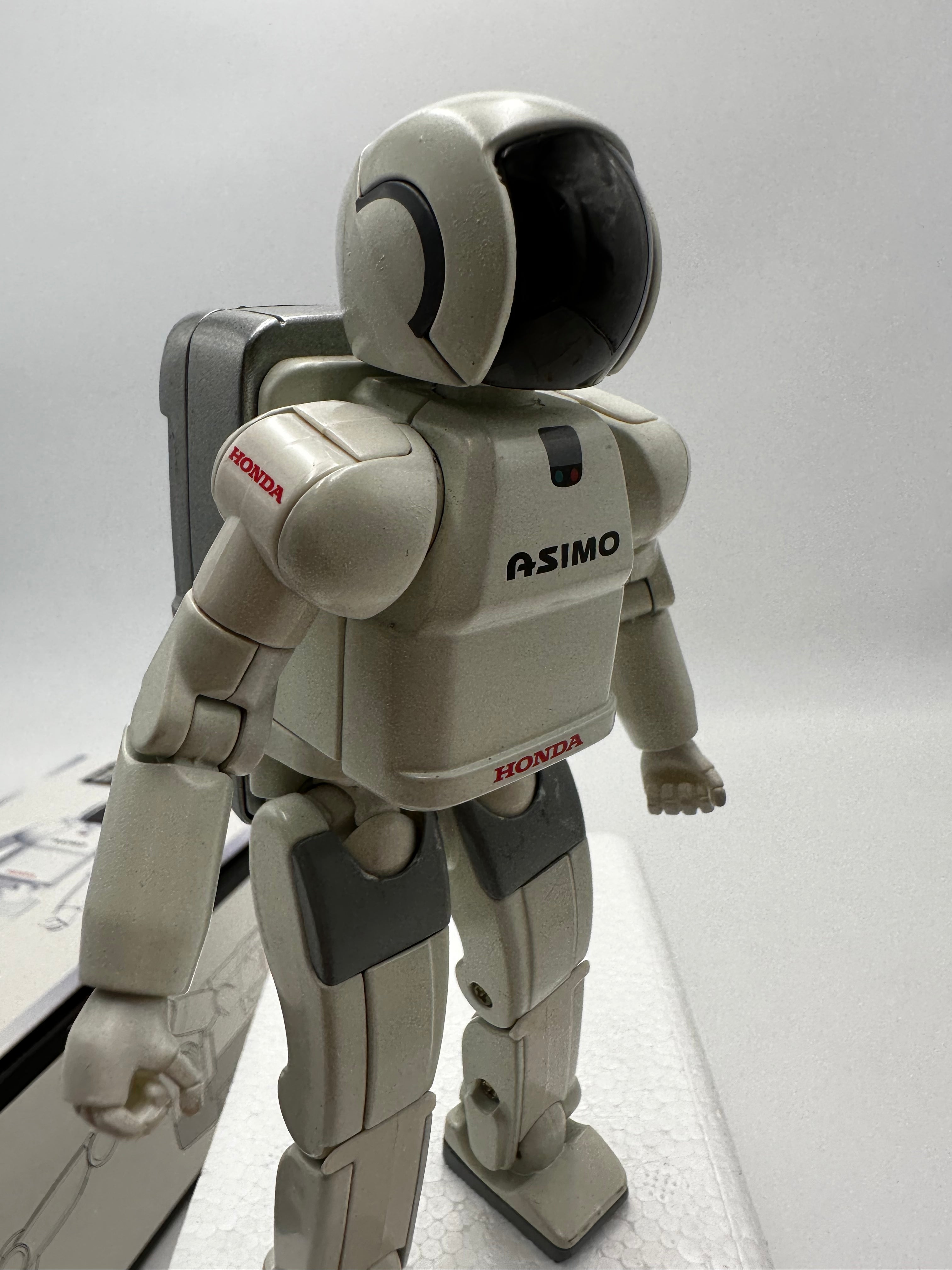 Asimo EX 1/8 scale solid heavyweight diecast