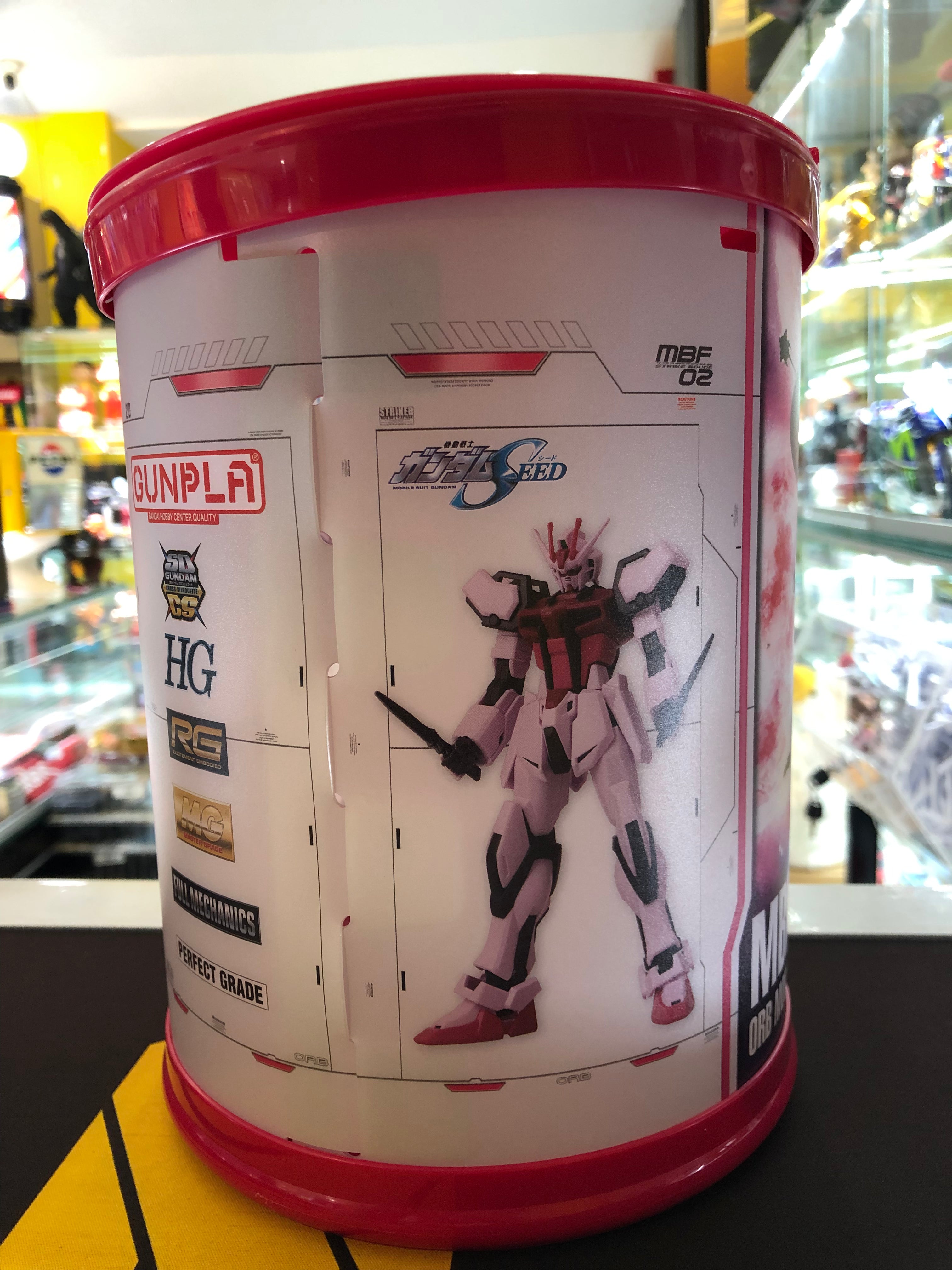 Two Types of the Round Box with Gunpla Inside Will Go on