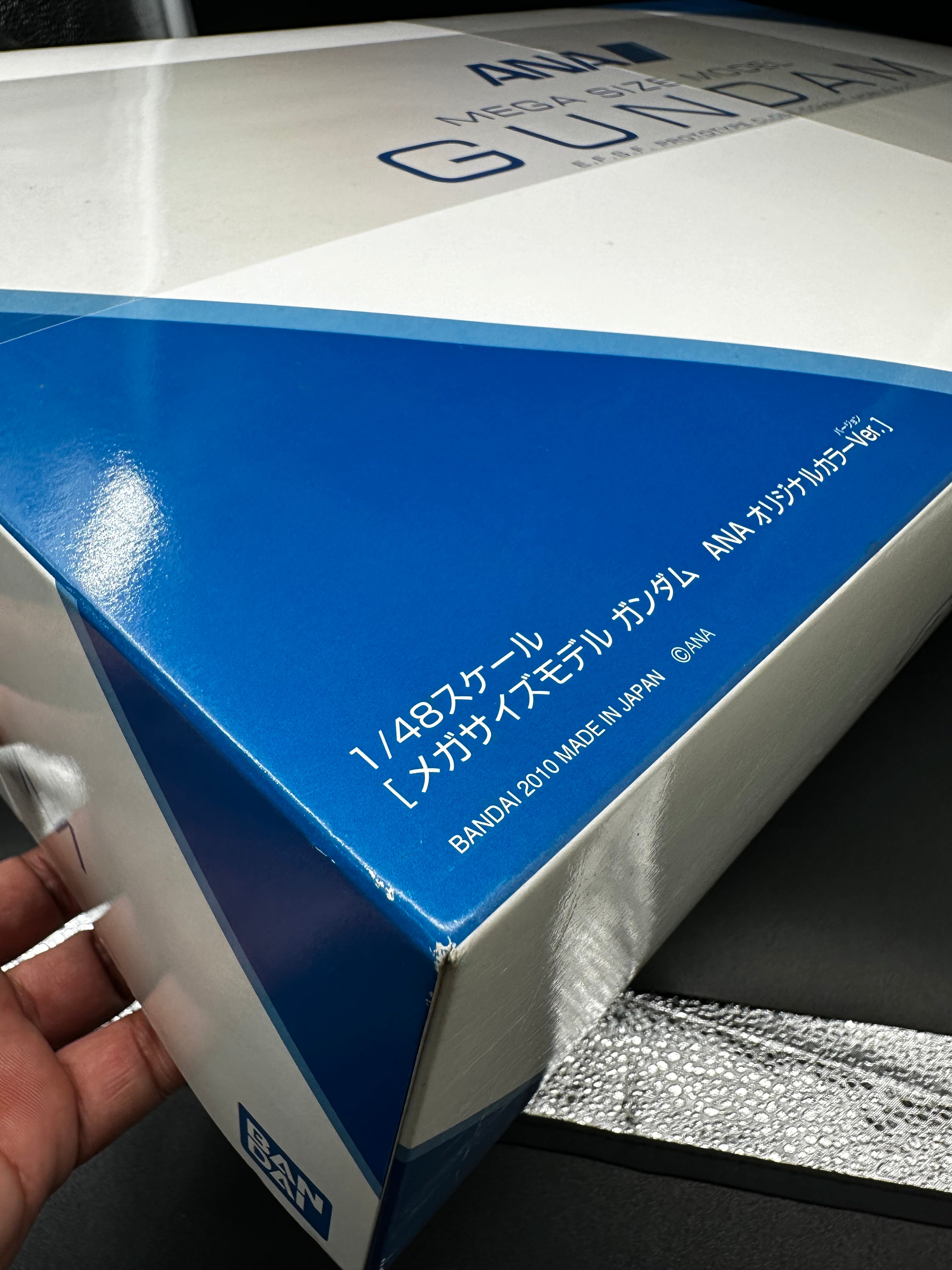 ANA x GUNDAM mega size model