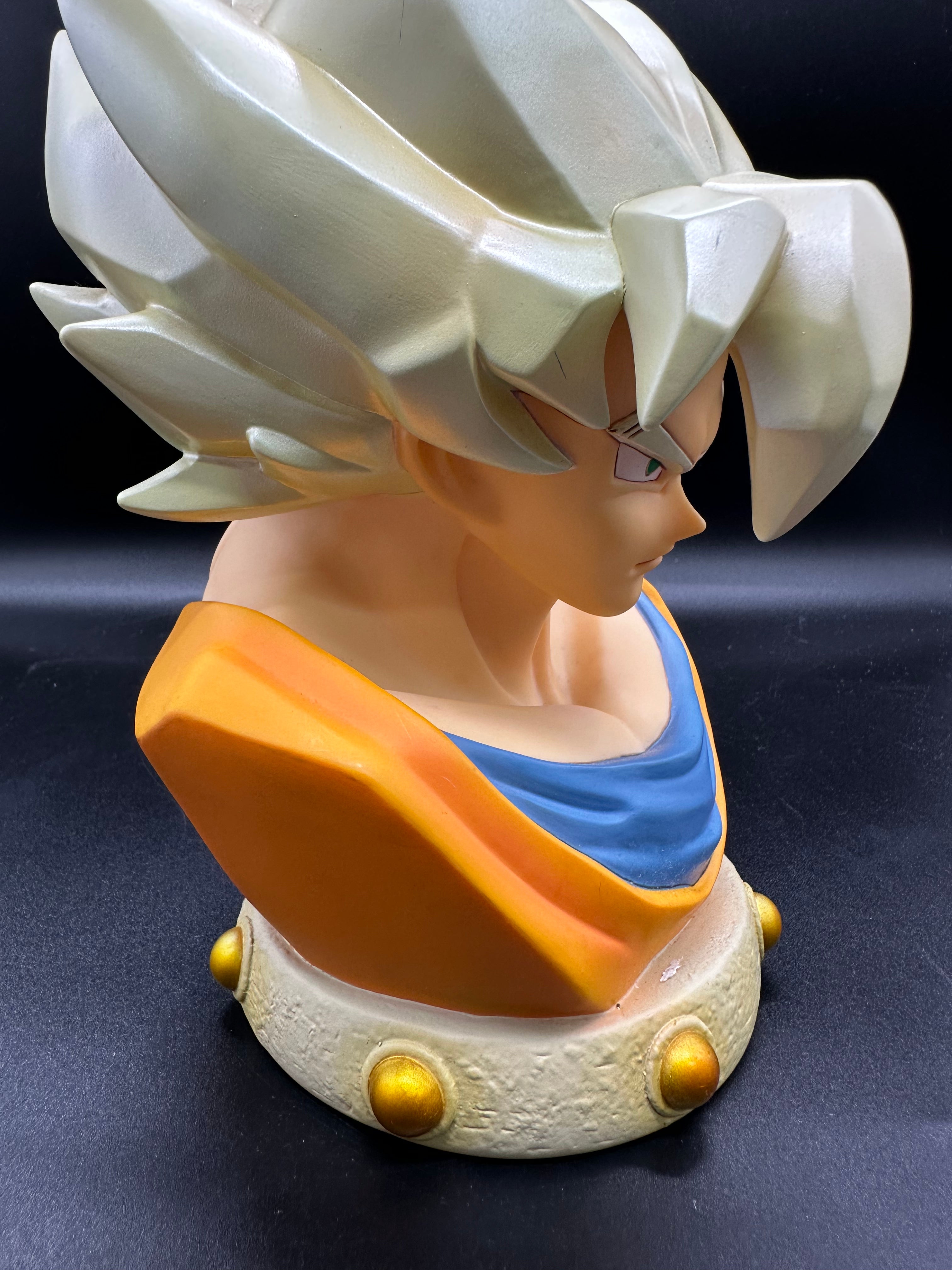 Headbust Goku coinbank vinyl