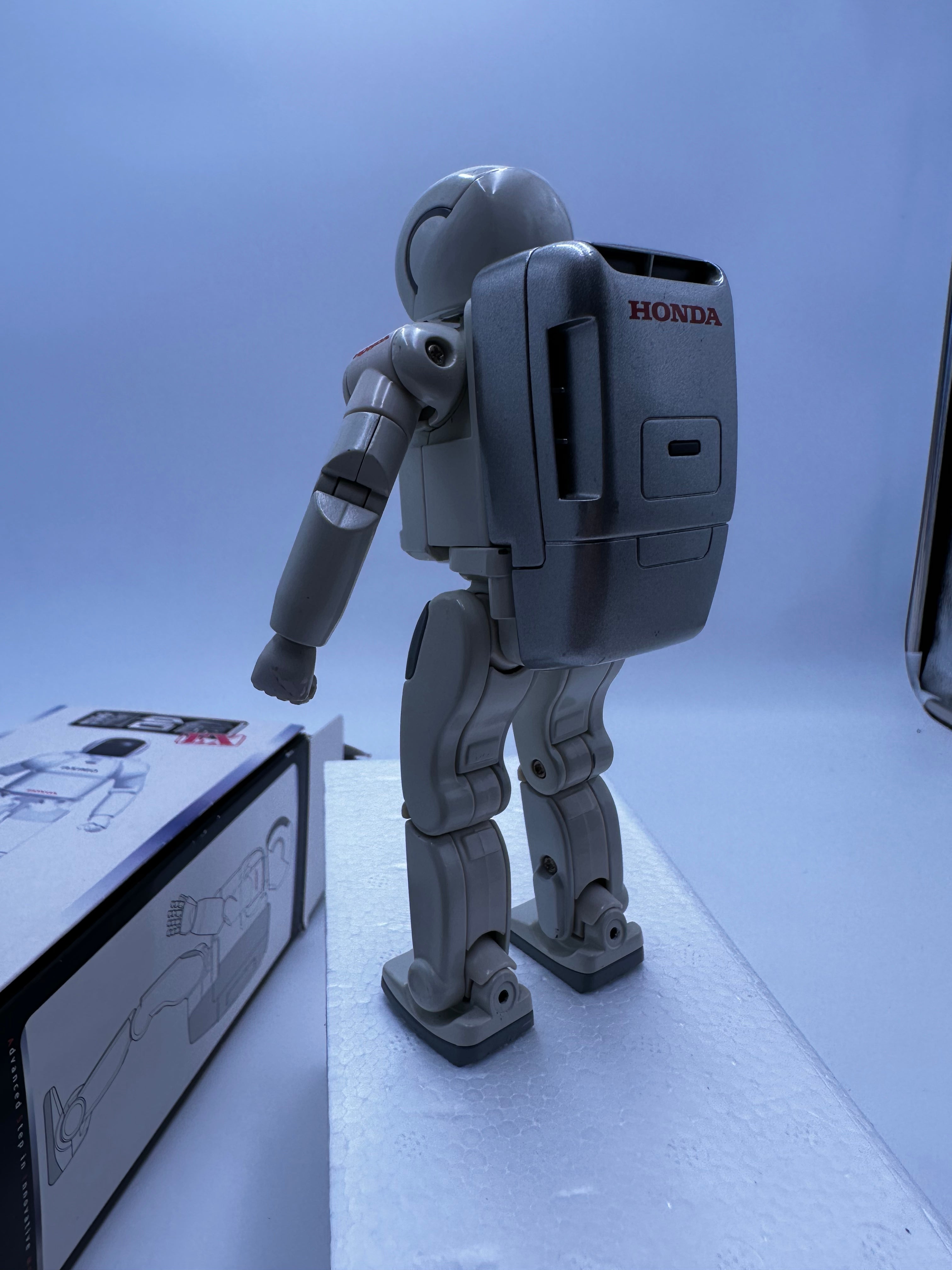 Asimo EX 1/8 scale solid heavyweight diecast