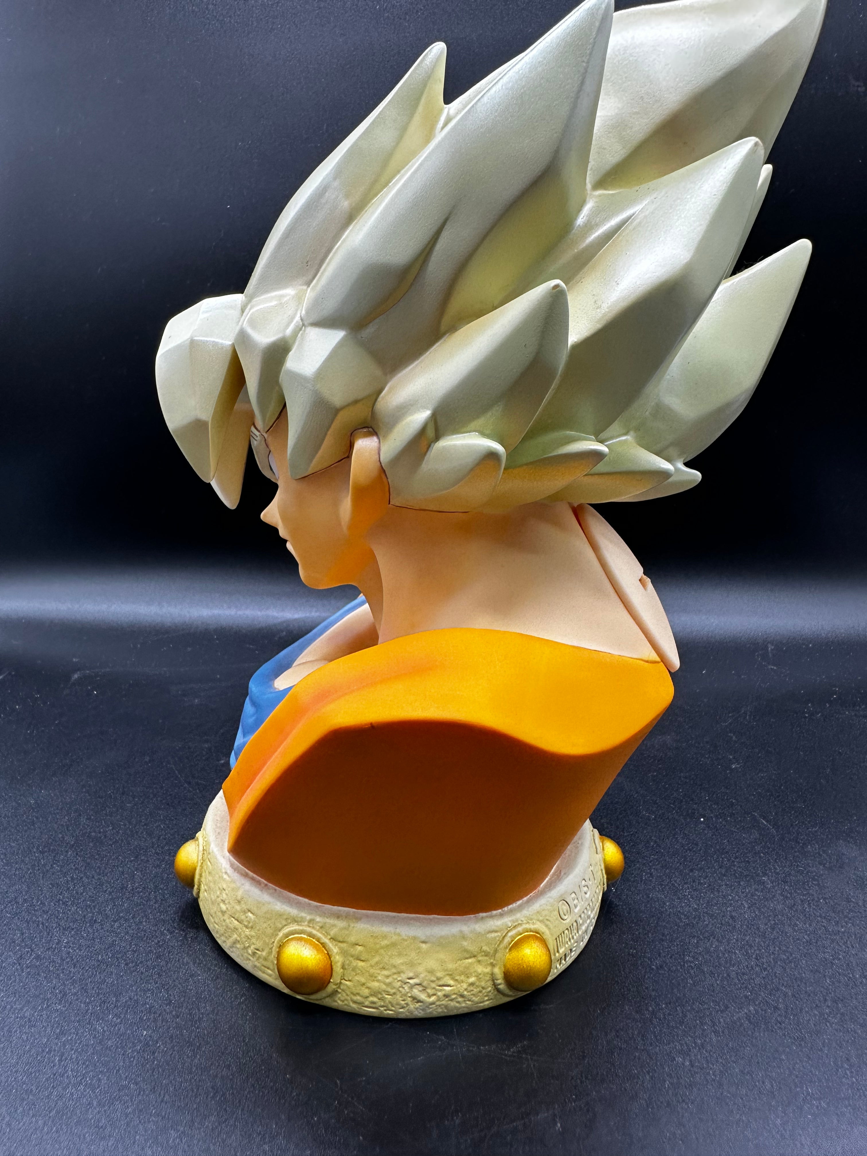 Headbust Goku coinbank vinyl