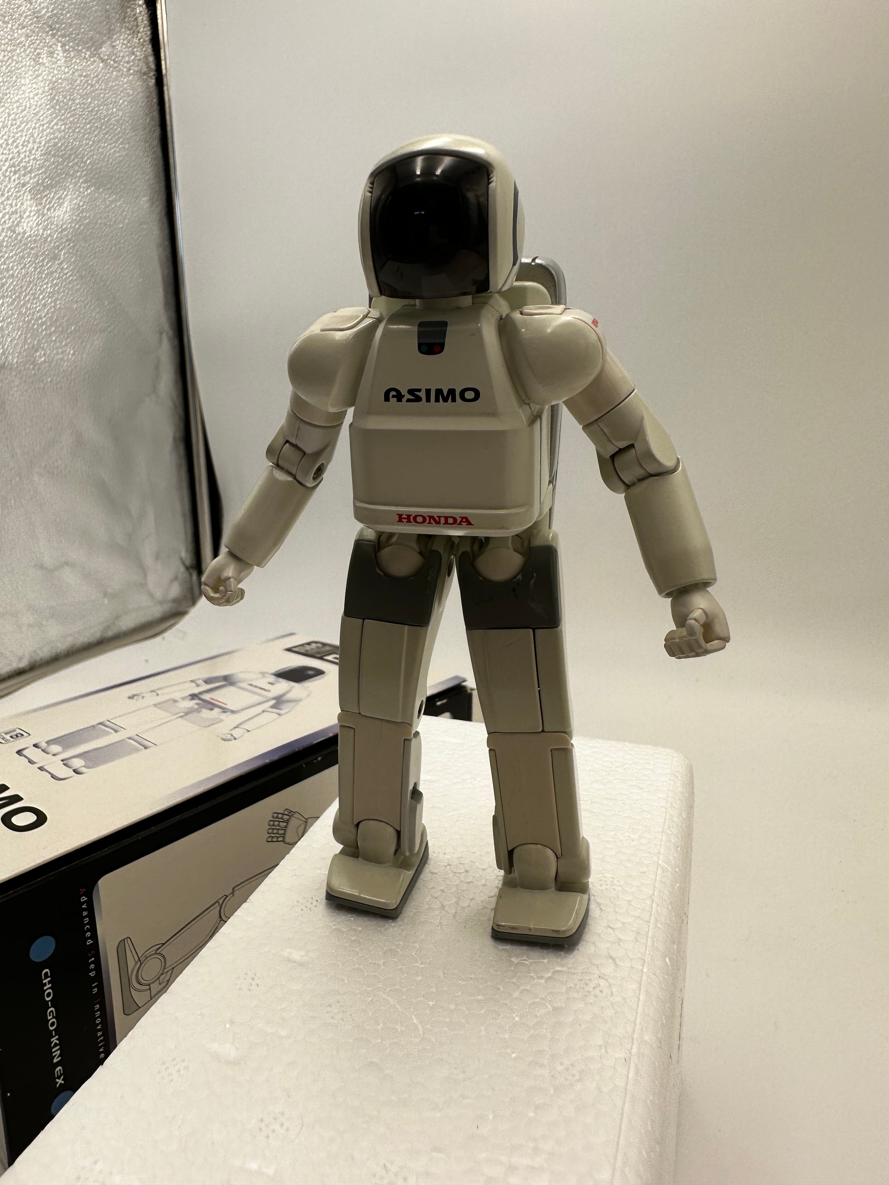 Asimo EX 1/8 scale solid heavyweight diecast