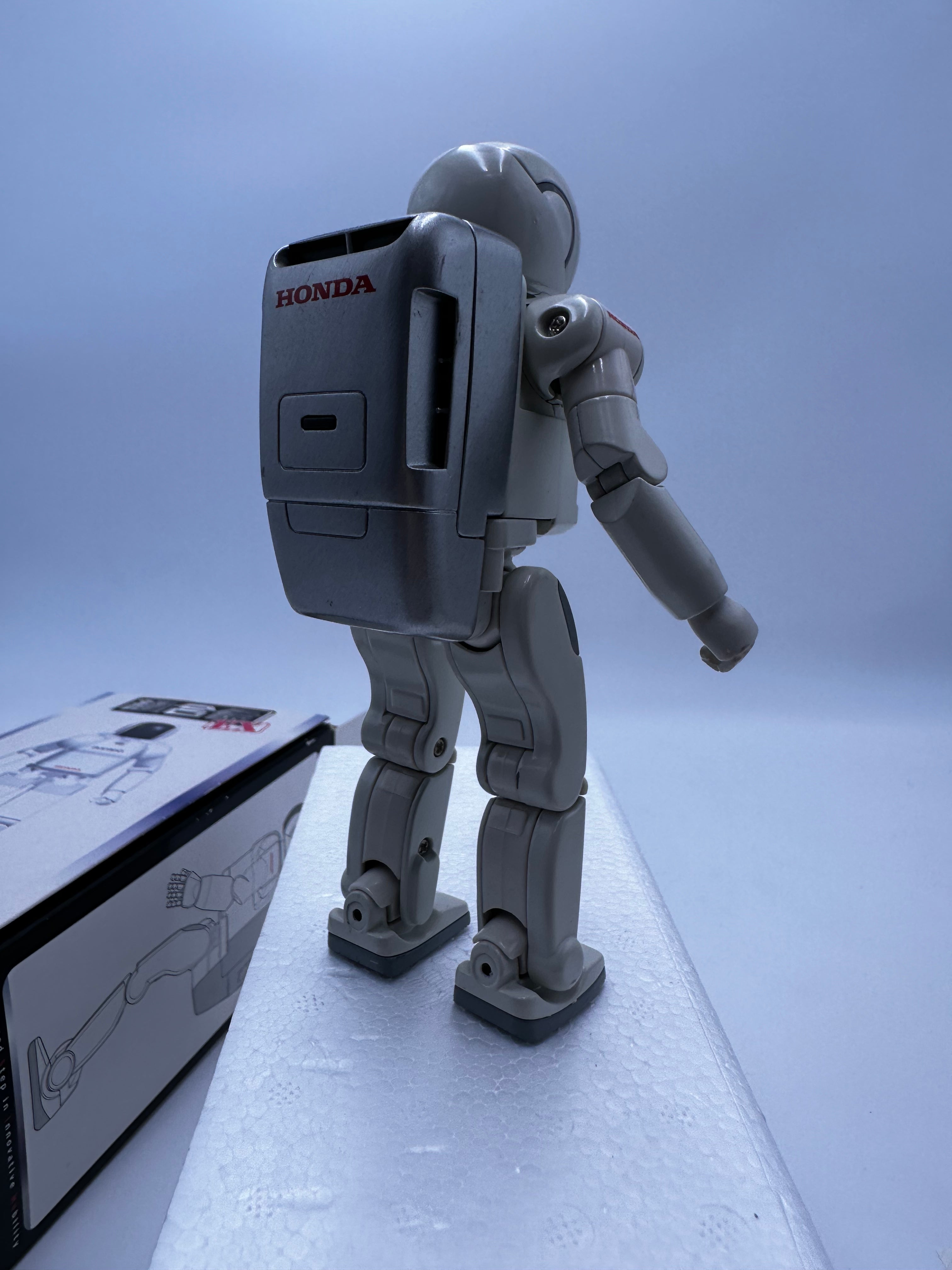 Asimo EX 1/8 scale solid heavyweight diecast