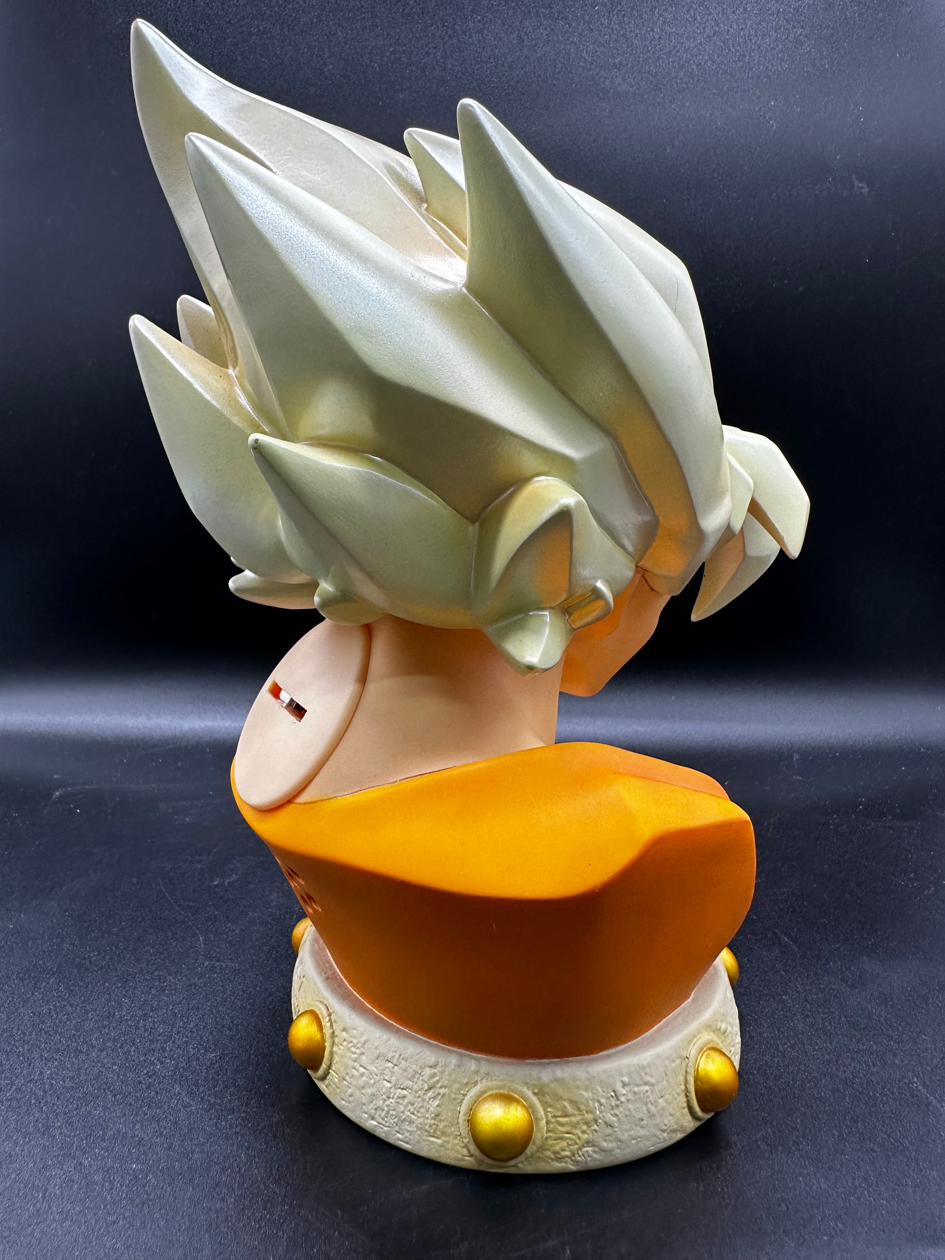 Headbust Goku coinbank vinyl