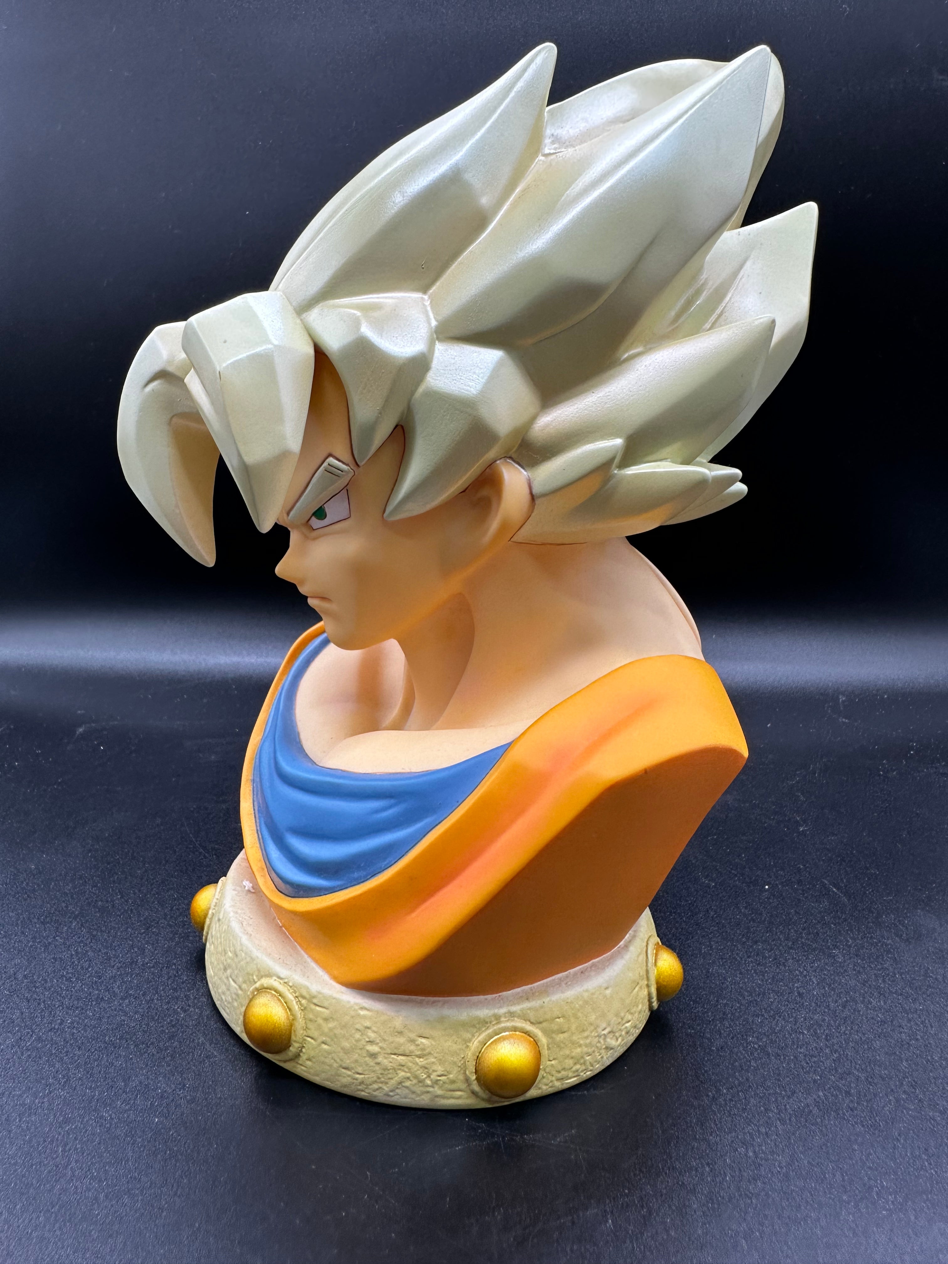 Headbust Goku coinbank vinyl