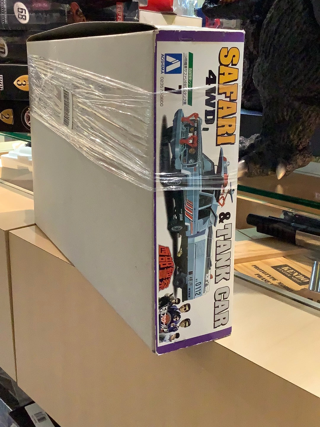 safari 4wd and tank car model kit