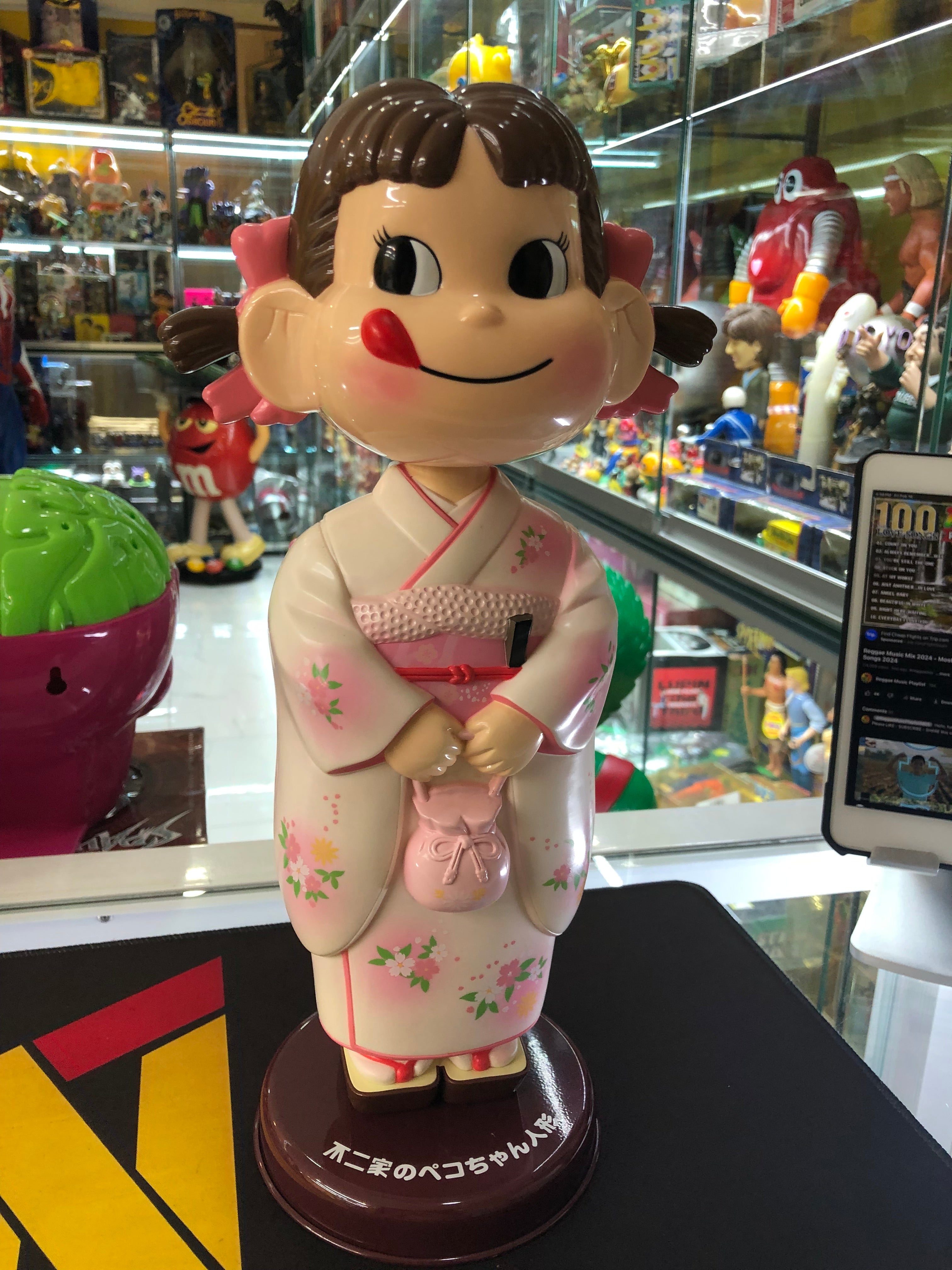 Bobblehead doll/Peko chan