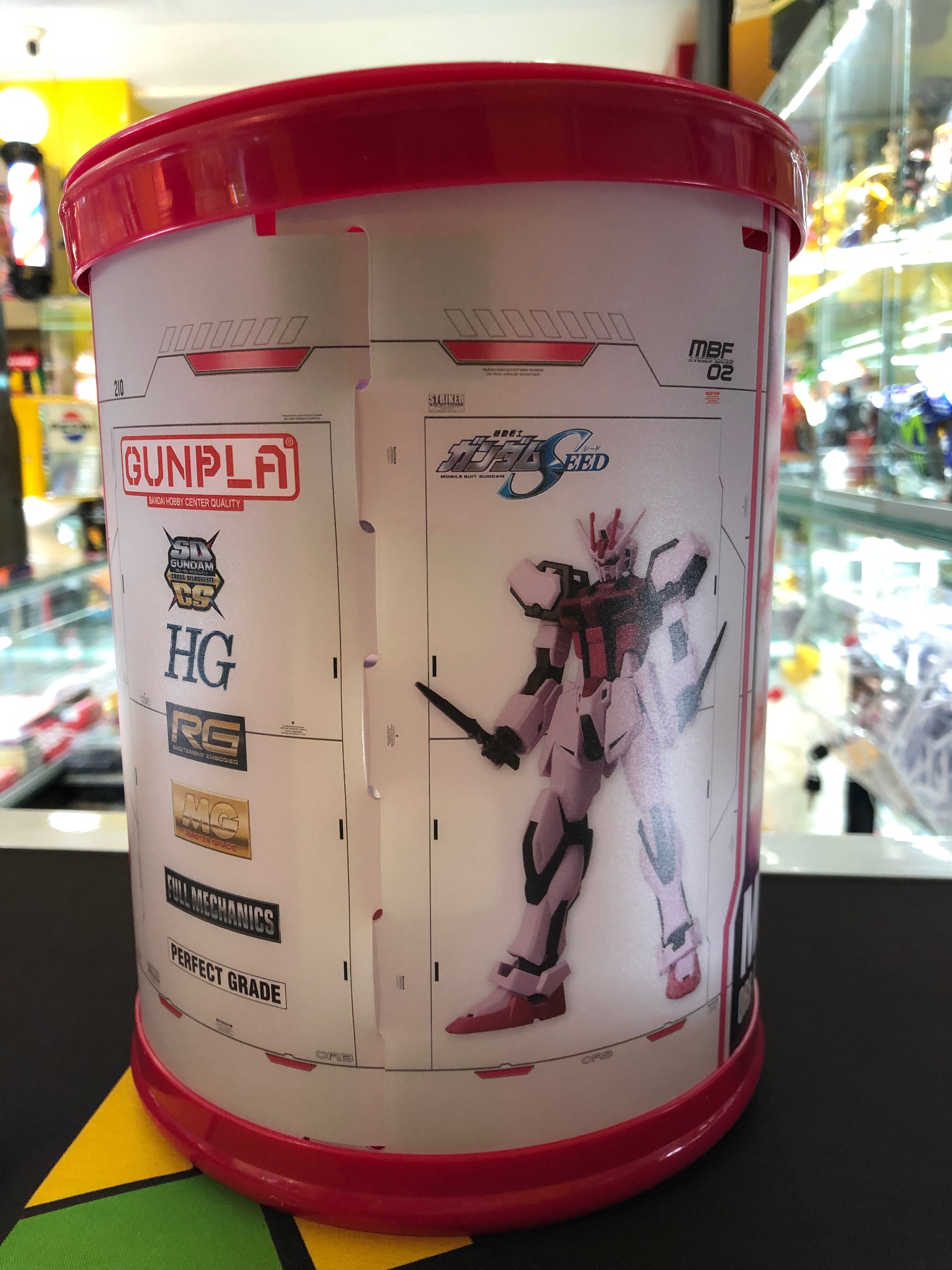 Two Types of the Round Box with Gunpla Inside Will Go on
