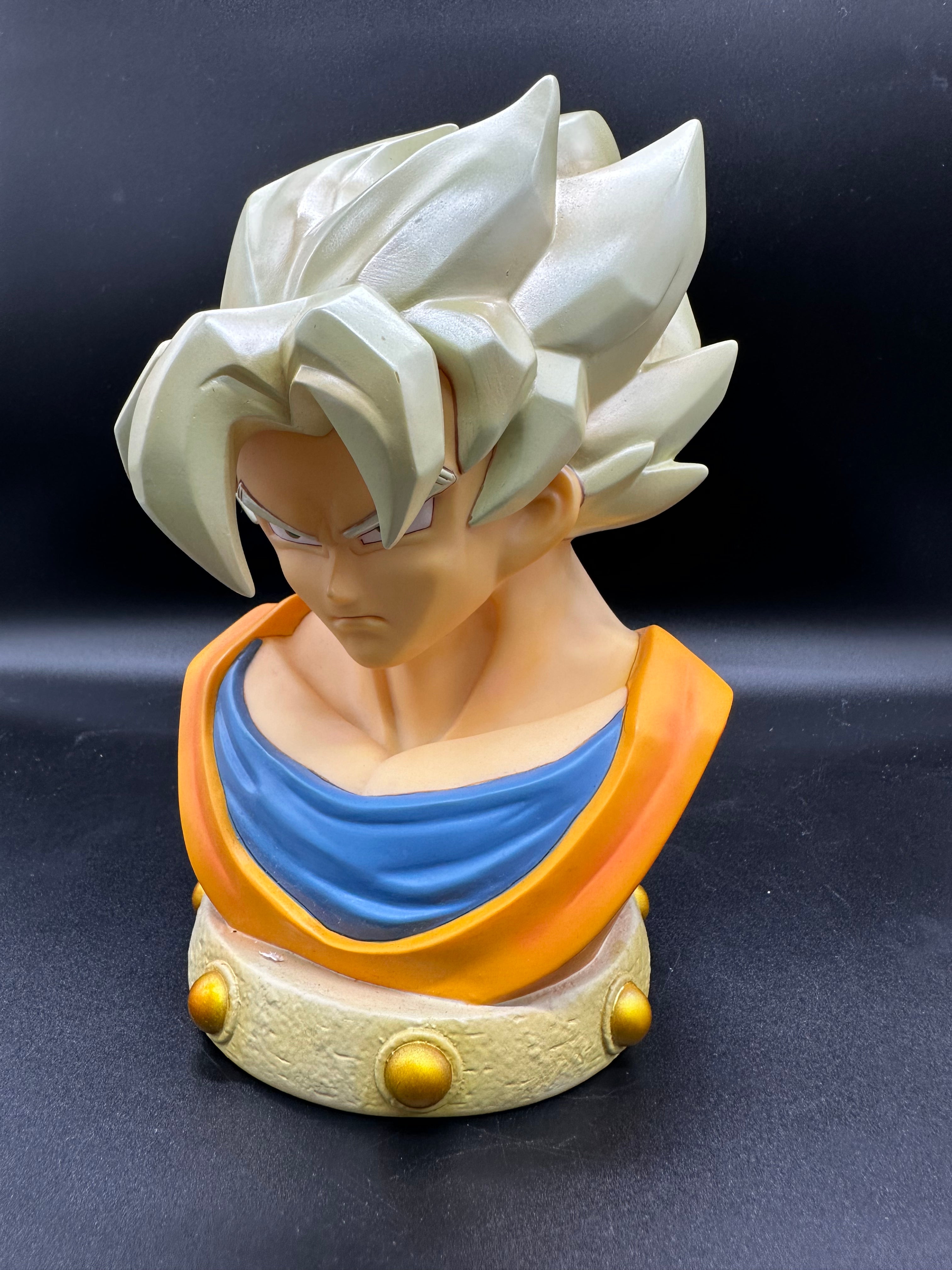 Headbust Goku coinbank vinyl