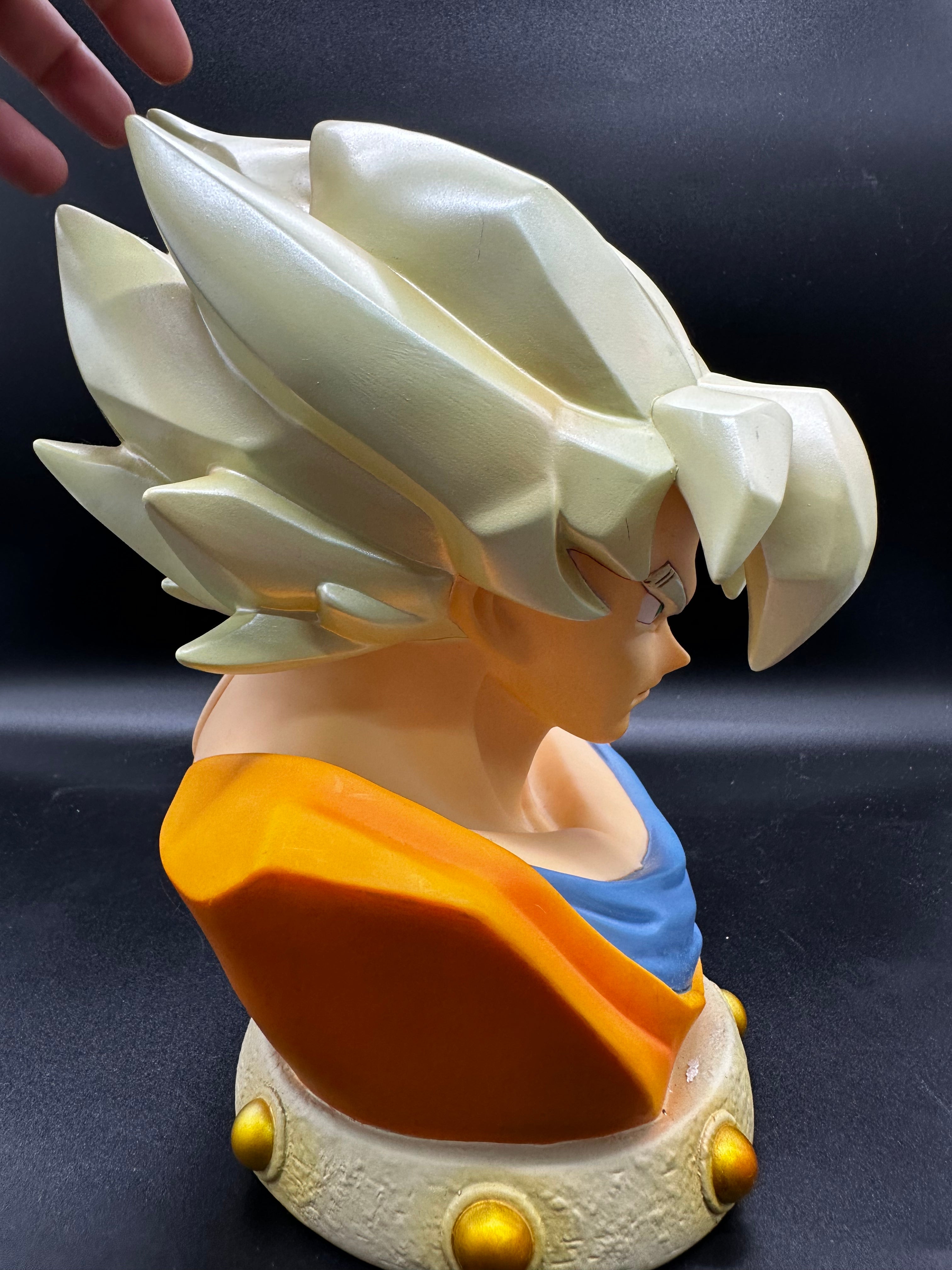 Headbust Goku coinbank vinyl