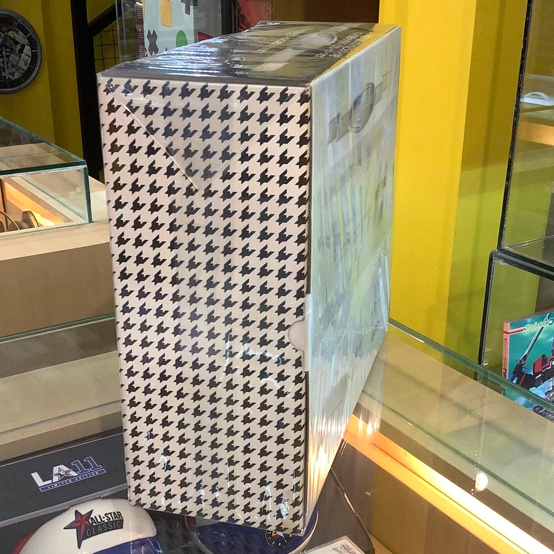 collection case  B102