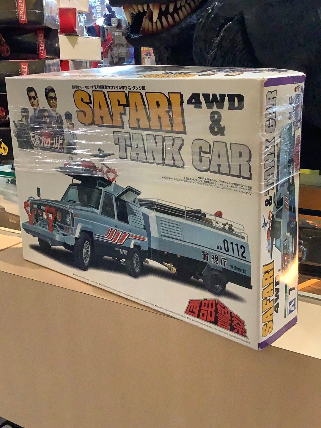 safari 4wd and tank car model kit