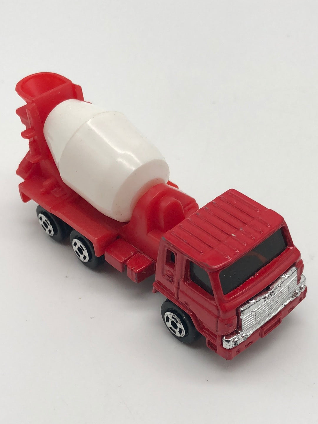 Nissan Resona diesel cement Truck