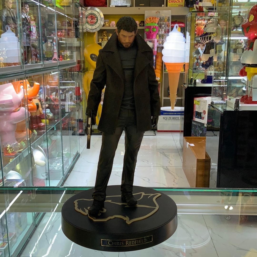 Resident Evil 8 Village Collectors Chris Redfield  Statue