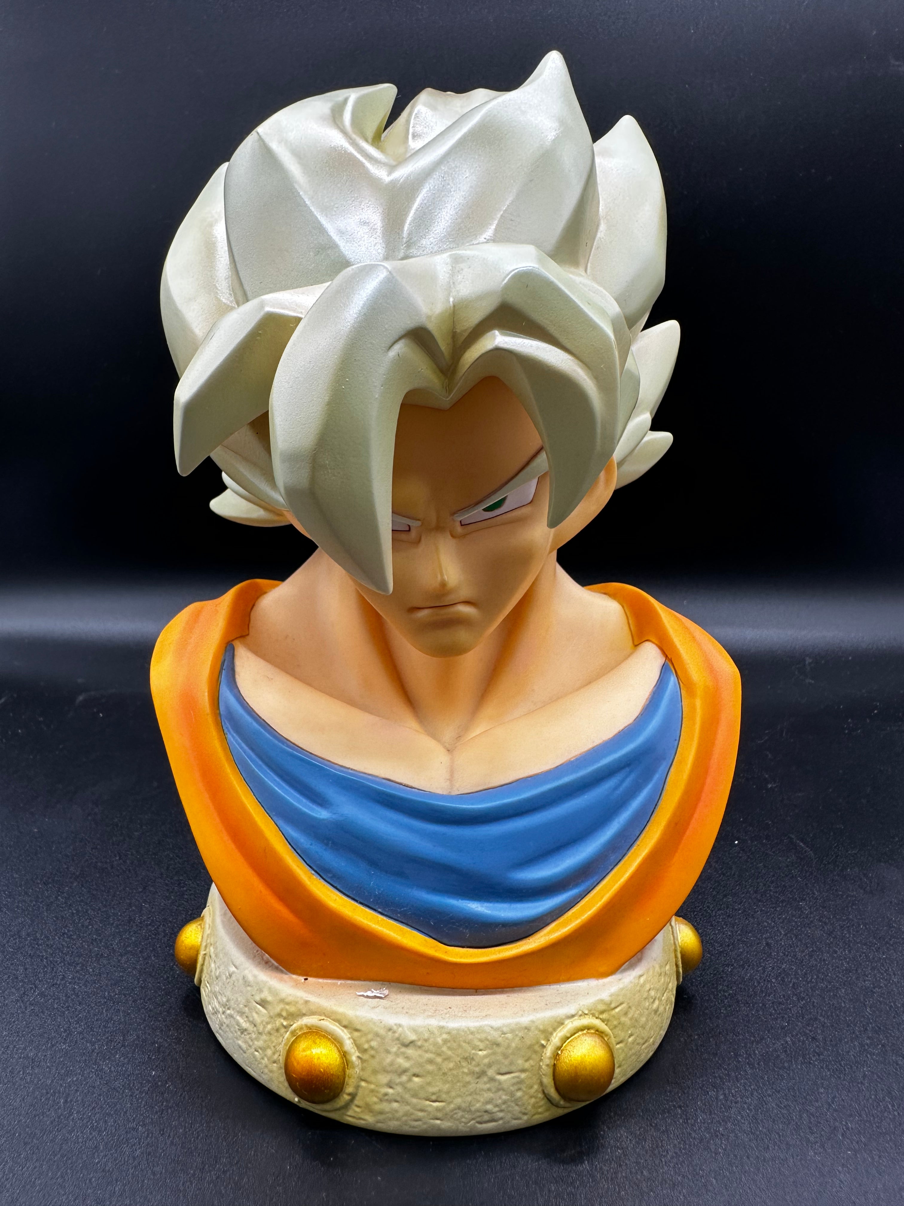 Headbust Goku coinbank vinyl