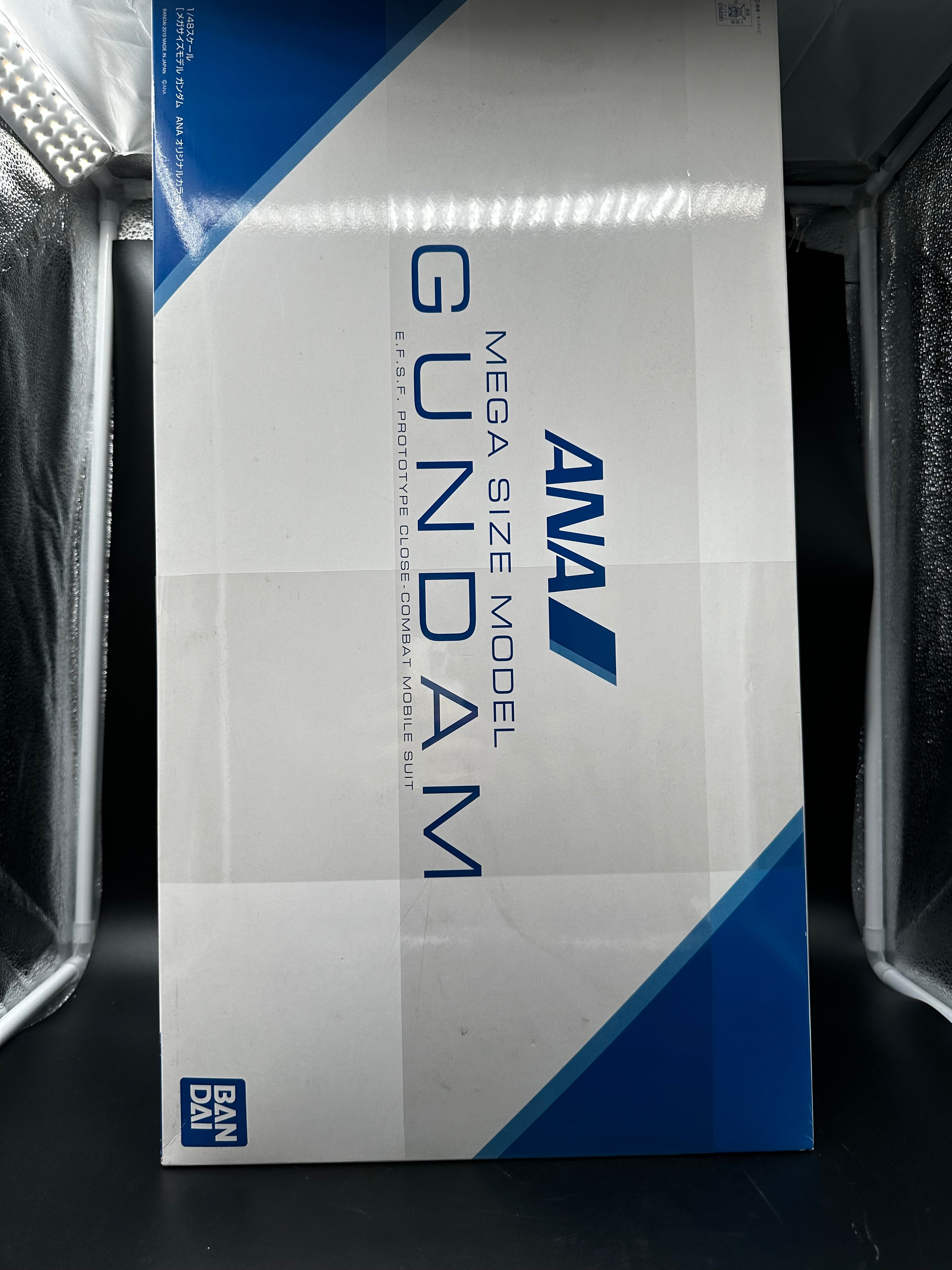 ANA x GUNDAM mega size model