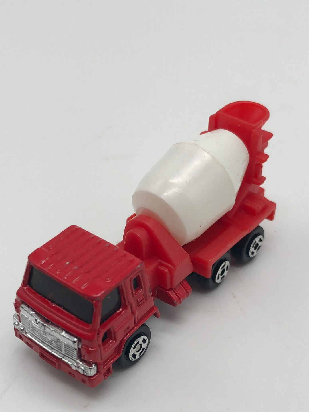 Nissan Resona diesel cement Truck