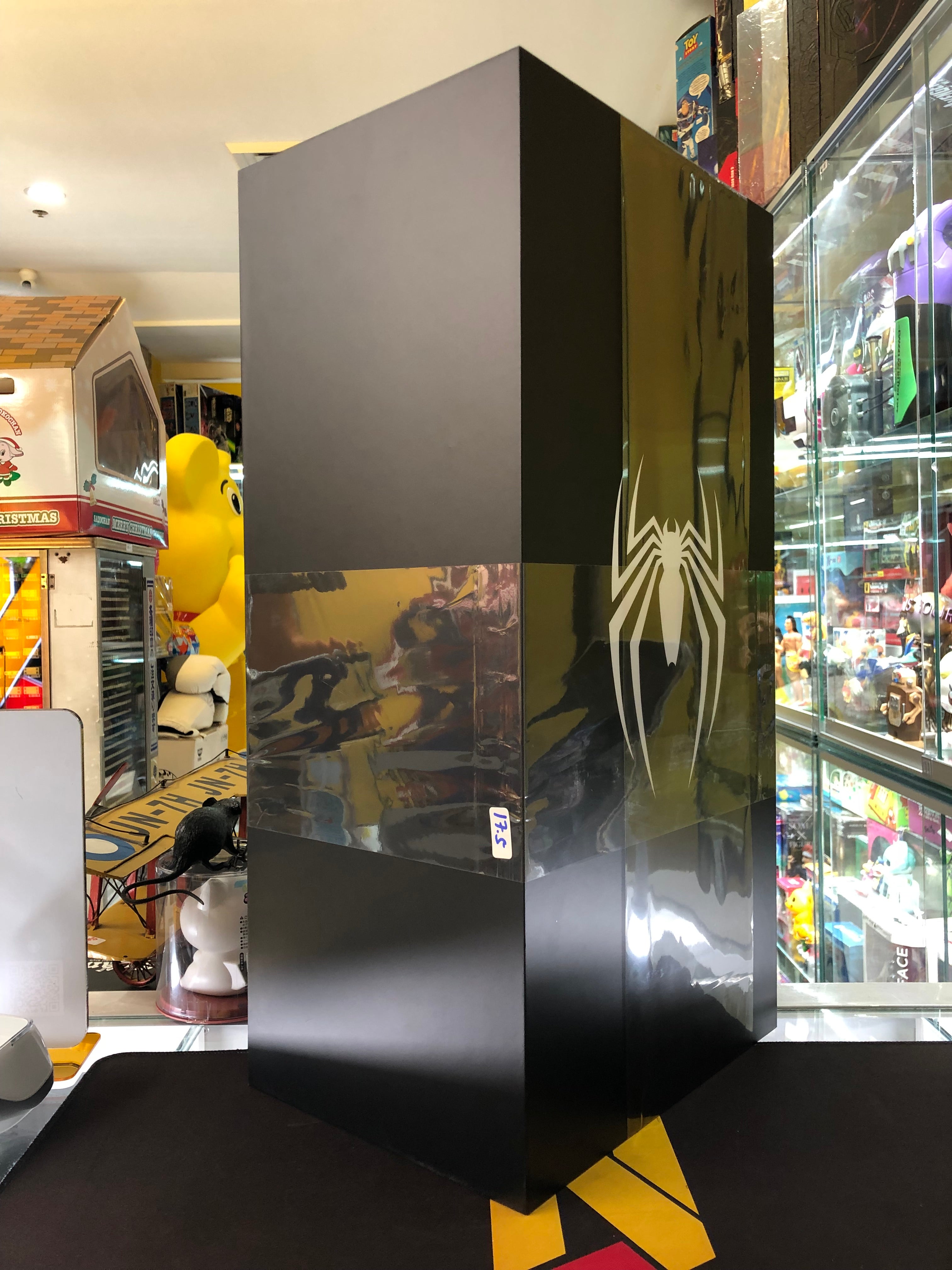 Marvel’s Spiderman 2 collectors Edition PS5 figure & Steel Book display case