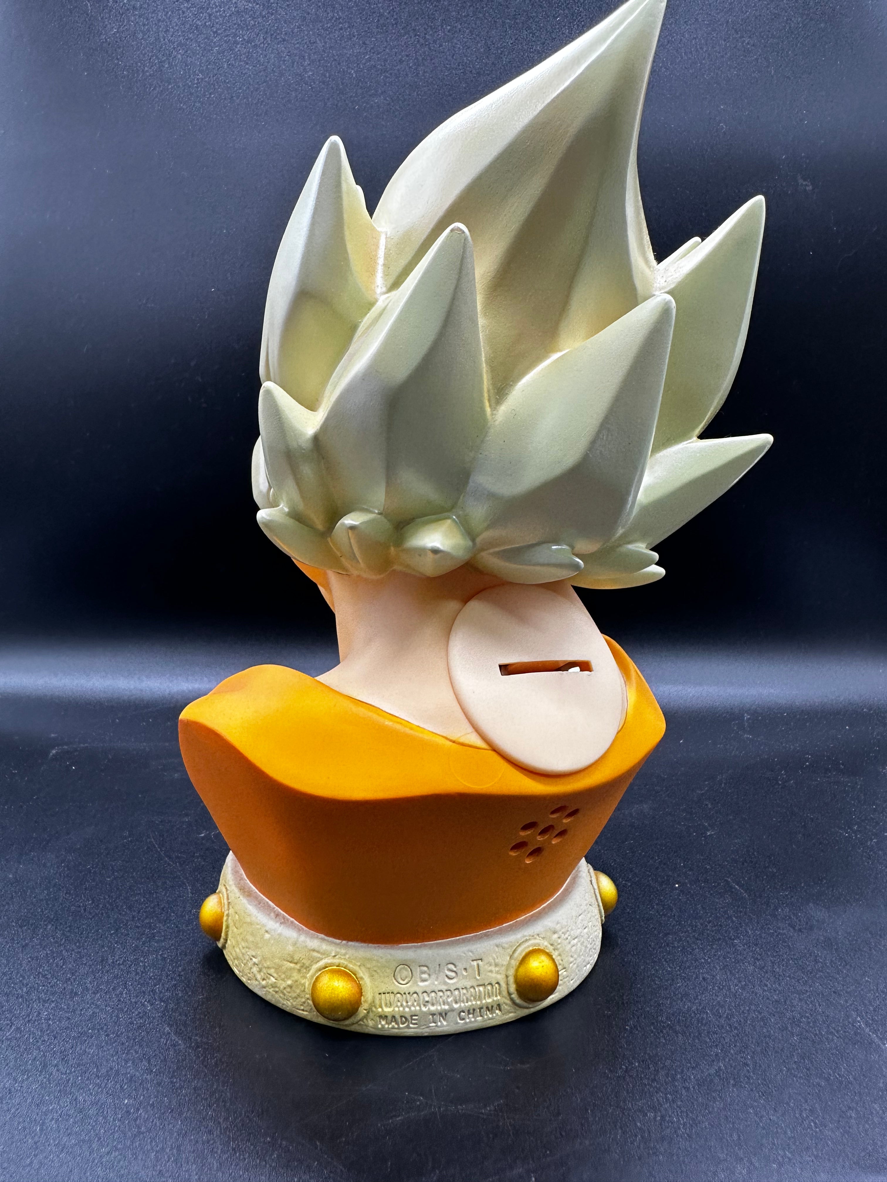 Headbust Goku coinbank vinyl