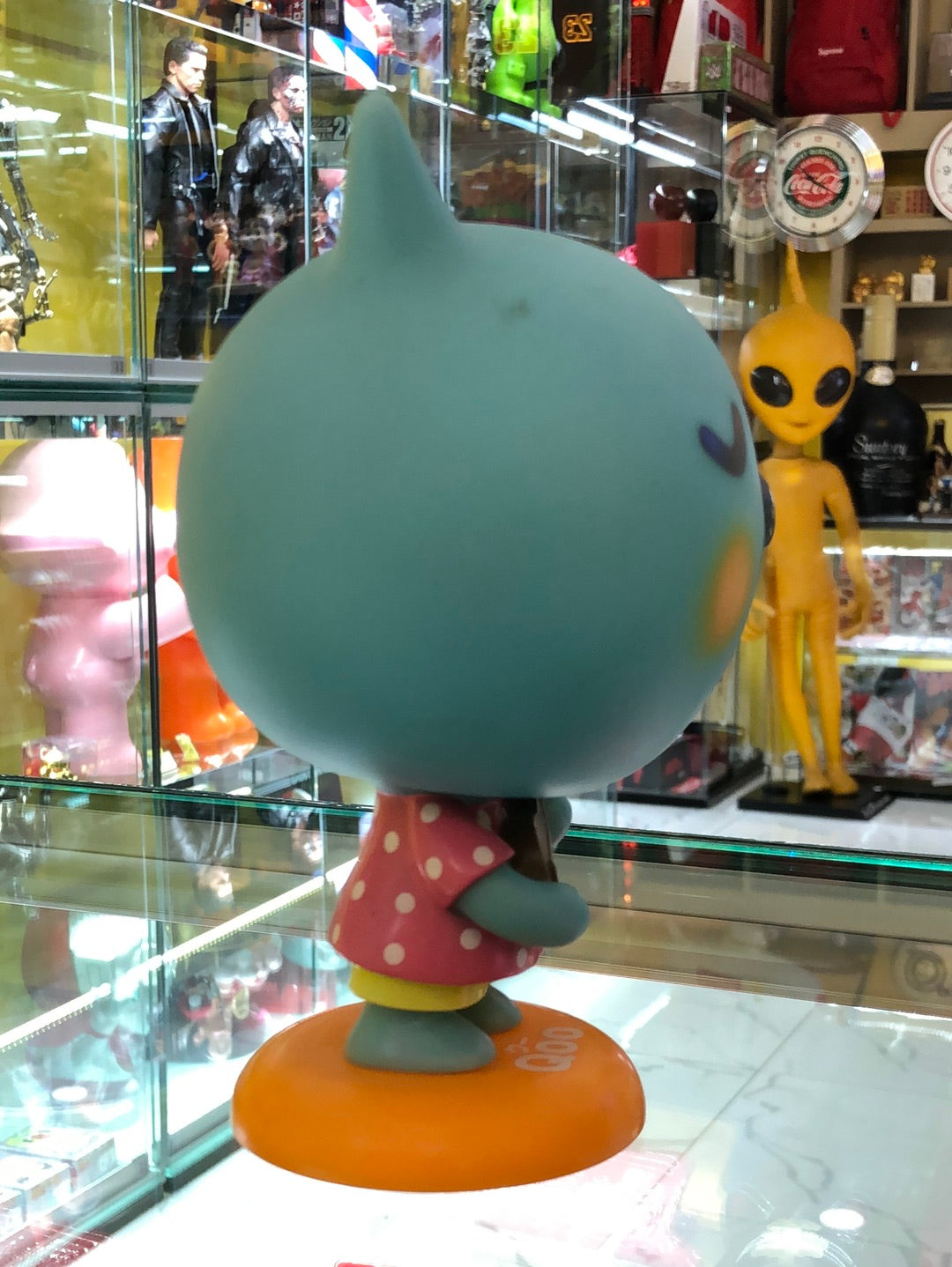 Hawaiian with ukulele figure