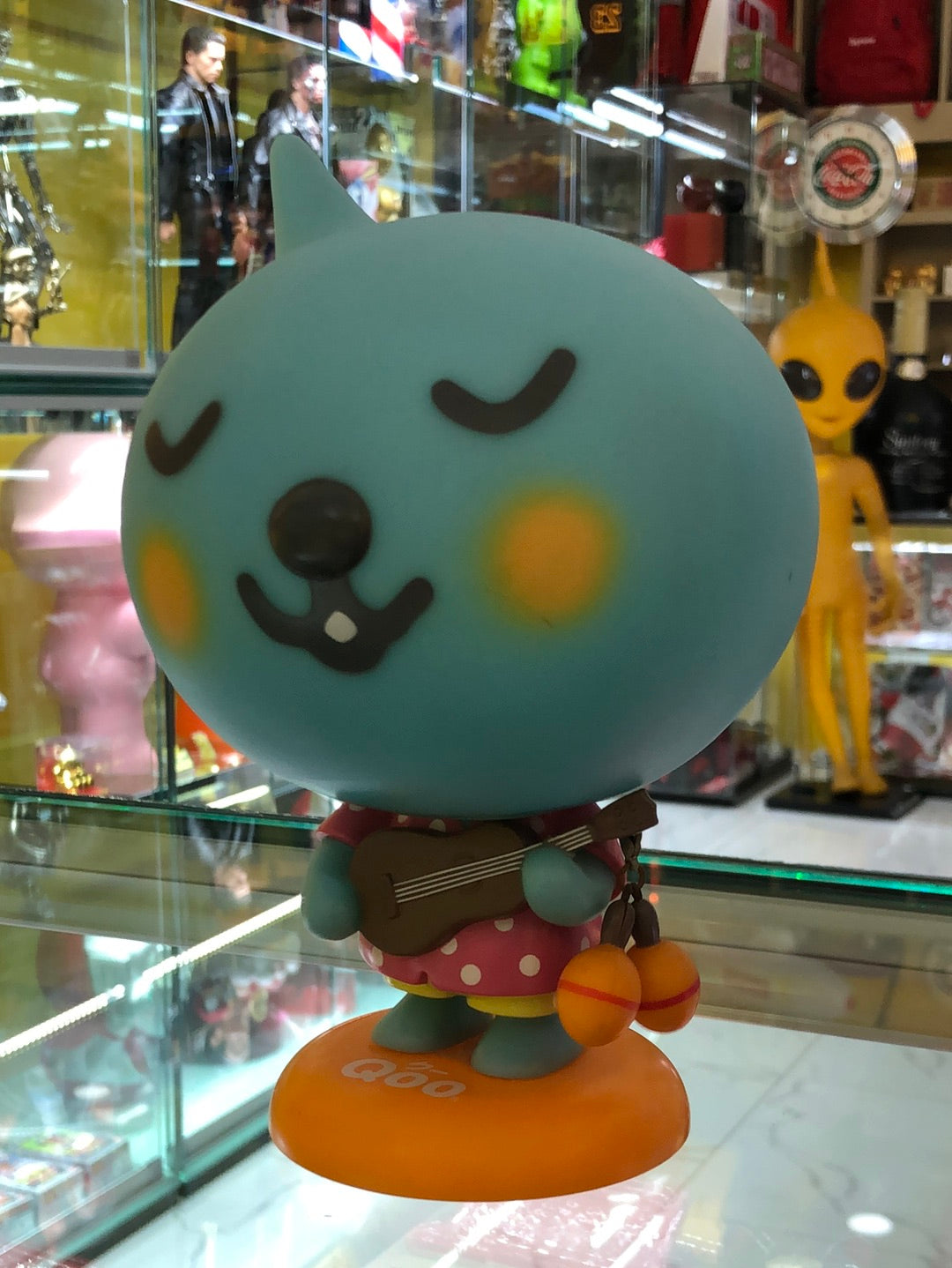 Hawaiian with ukulele figure
